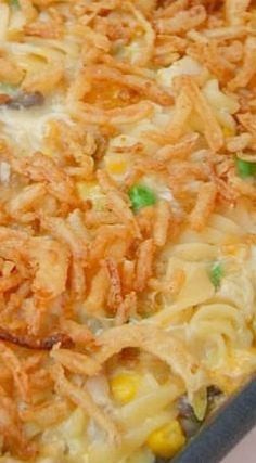 A creamy, crunchy, chicken casserole that goes together in minutes using store-bought rotisserie chicken! Your taste-buds will thank you for this one! #chickenrecipes #casserolerecipes #chickencrunchcasserole #potluck #comfortfood #fallrecipes #rotisseriechicken #corn #peas #pasta Chicken Thights Recipes, Dinner Casserole Recipes, Great Chicken Recipes, Healthy Chicken Recipes Easy, Chicken Main Dishes, Easy Casserole Recipes, Chicken Recipes Casserole, Easy Casserole, Chicken Salad Recipes