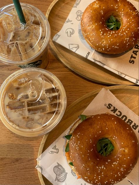 white mocha and salmon’s bagel #dinner #bagel #coffee #starbucks Bagel Ideas, Bagel Store, Coffee And Bagel, Surf Coffee, New York Bagel, Bread Shop, Coffee Starbucks, White Mocha, Coffee Grinds