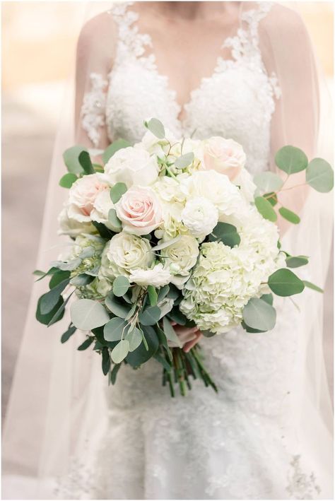 Roses Hydrangea Bouquet, White Hydrangea Bridal Bouquet, Hydrangeas Garden, Romantic Bridal Bouquet, Hydrangea Bridal Bouquet, Bouquet Eucalyptus, Hydrangea Bouquet Wedding, Greenery Wedding Bouquet, Blush Bridal Bouquet