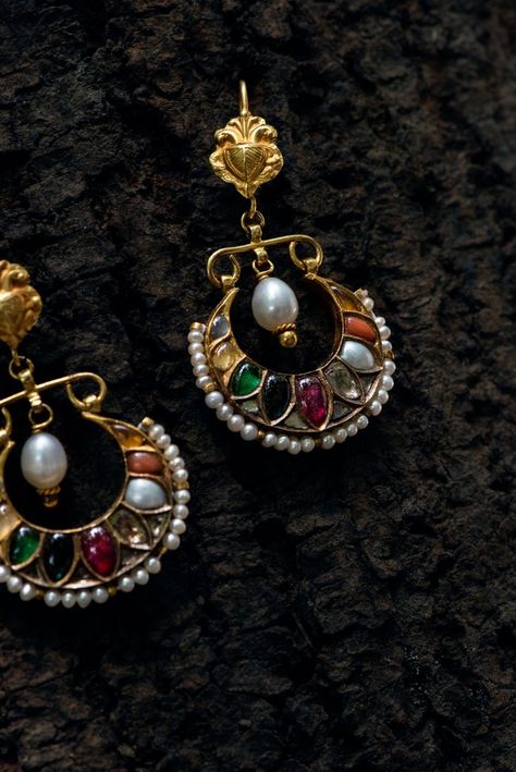 Amrapali Jewellery, Amrapali Jewels, Dainty Gold Earrings, South Indian Jewellery, Gold Jewellery Design Necklaces, Jewelry Design Necklace, Stone Gold, Gold Jewellery Design, Jewellery Design