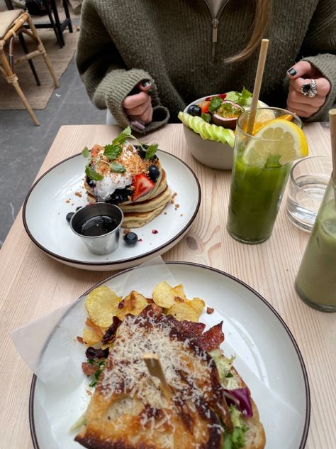 #brunch #lunch #östermalm #stockholm #hungover #recipe #cooking #food #lunchout #restaurant #brunchideas Lunch Food, Food Pics, Cooking Food, Random Pics, Lunch Recipes, Food Pictures, Stockholm, Restaurant, Quick Saves