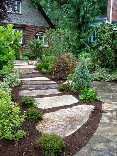 Stone Work - Walter's Landscaping Gray Stone Walkway, Stone Walk Ways To Front Door, Stone Walkways Paths To Front Door, Front Walkway Ideas Entrance Pathways, Virginia Cottage, Pool Cottage, Walkway Designs, Flagstone Steps, Granite Patio