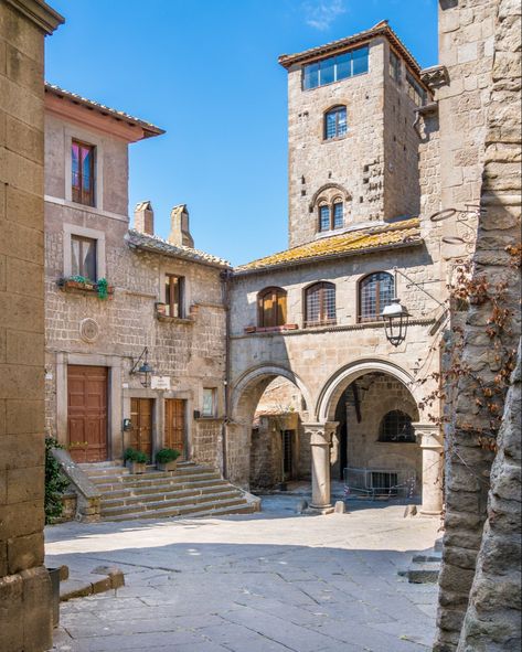 Old Italian Aesthetic, Mediterranean Village, Italy Restaurant, Lazio Italy, Italy Architecture, Central Italy, Italian Aesthetic, Italy Landscape, Italian Village