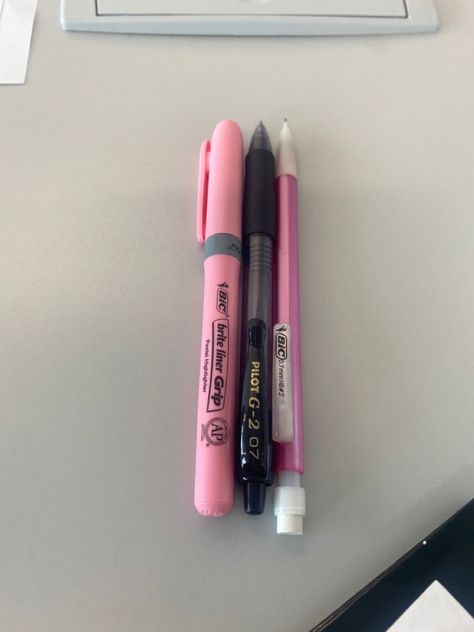 Pink Pencil Aesthetic, Pink Mechanical Pencils, Pink Highlighter Pen, Pink School Supplies, Highlighter Tips, Pens Aesthetic, Pink Wishlist, Pen Highlighter, Pastel Highlighter