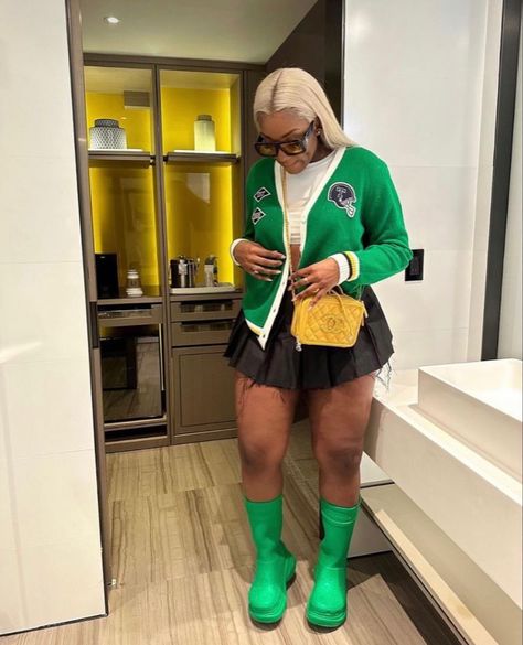 Green Outfits For Women Party, Plus Size Mardi Gras Outfits, Brunch Outfit Black Woman Winter, Green Outfit Black Woman, Outfit Inspo Pics, Birthday 2023, Plus Size Baddie Outfits, Classy Winter Outfits, Hacks Clothes