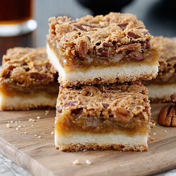 Butter Tart Squares | A simpler take on the classic Canadian butter tart. These squares feature a sweet and gooey filling that is complimented perfectly by a crisp shortbre 9x13 Square Recipes, Butter Tarts Squares Recipe, Christmas Square Recipes, Buttertart Square, Butter Tart Squares Recipe, Xmas Squares Recipes, Dainties Recipes, Buttertart Squares, Squares And Bars Recipes