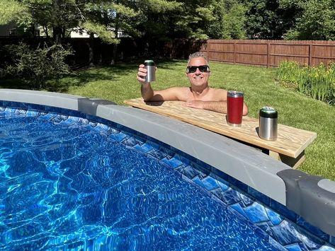 How to Make a Swim-Up Bar For Your Pool With Scraps of Wood Above Ground Pool Swim Up Bar Ideas, Diy Above Ground Pool Side Table, Above Ground Bar Ideas, Diy Swim Up Bar Above Ground Pool, Above Ground Pool Shelf Diy, Diy Pool Stool, Pool Shelf Ideas Above Ground, Above Ground Pool Shelf, Above Ground Pool Side Bar