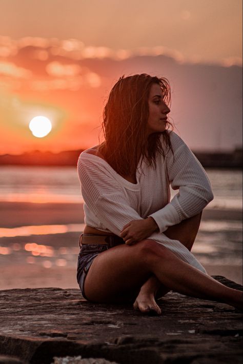 Strand Shoot, Sunset Photoshoot Ideas, Beach Fashion Photography, Lake Photoshoot, Golden Hour Photography, Shotting Photo, Beach Pictures Poses, Beach Photography Poses, Photography Posing Guide