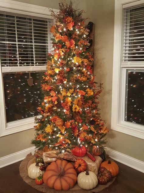 Fall Decor Ideas For Bedroom, Fall Decorations Ideas, Fall Tree Decorations, Fall Christmas Tree, Bedroom Fall Decor, Decorated Trees, Decor Ideas For Bedroom, Thanksgiving Tree, Fall Decor Diy Crafts