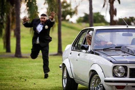 Wedding Pictures With Car, Prom Pictures With Car, Md Photoshoot, Fun Wedding Photo Ideas, Mechanic Boyfriend, Hoco Pictures Ideas, Car Themed Wedding, Classic Car Wedding, Car Pose