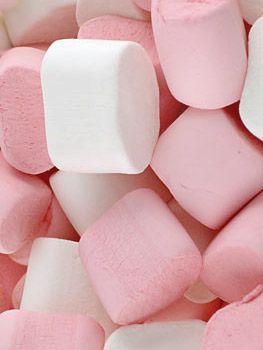 Fudge Marshmallow, Chocolate Marshmallow Cake, Marshmallow Recipes, Marshmallow Fudge, Pink Marshmallow, Marshmallow Cake, Pink Sweets, White Marshmallows, Cute Marshmallows