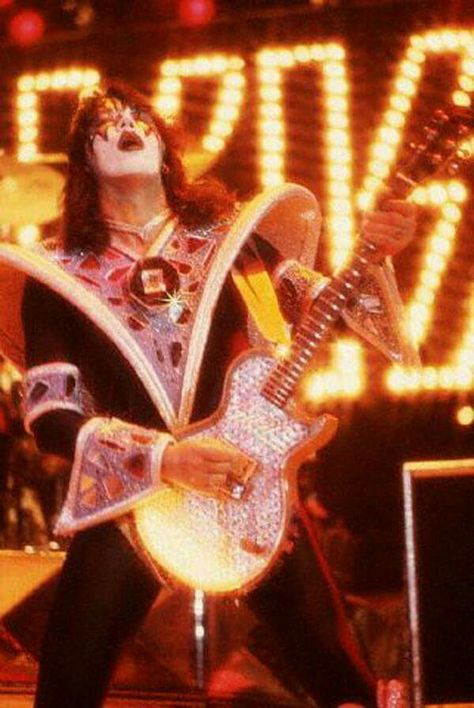 Ace Frehley Banda Kiss, Vinnie Vincent, Eric Bana, Kiss Members, Eric Carr, Peter Criss, Kiss Army, Kiss Pictures, Vintage Kiss