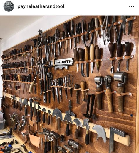 Leather Shop Organization, Leather Working Station, Garage Welding Shop, Leather Workshop Studio, Work Shop Ideas, Leather Workbench, Leather Workshop Ideas, Leathercraft Workshop, Leather Tool Storage