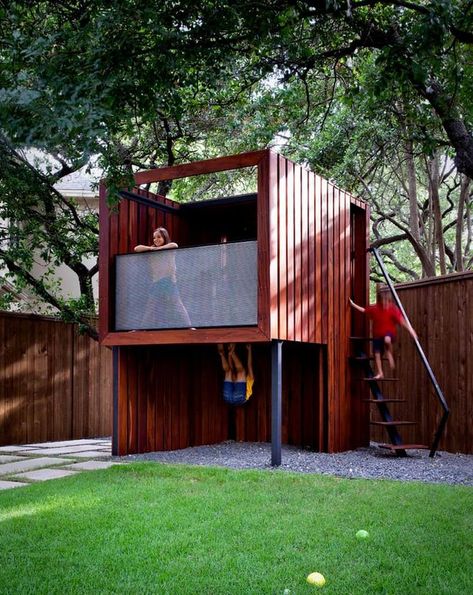 10 FASCINATING MODERN PLAYHOUSES Backyard Playhouse Ideas, Modern Playhouse, Tree House Diy, Backyard Playhouse, Build A Playhouse, Tree House Kids, Backyard Paradise, Backyard Playground, Backyard Play