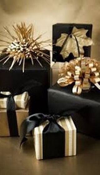 Deirdre Renee on Instagram: "Easy gift wrapping ideas by Blossom Hacks ✨ I’m offering a special for virtual design consults for $70 for 1 room, $135 for 2 rooms, $190 for 3 rooms, $250 for 4 rooms & $50 for each additional room. A combination room such as living/dining is $125 if you want help with both. Typically a foyer or a bathroom are $40 each. Do you need design direction and advice... but you want to do the shopping on your own to save money? Do you need help decorating your home? Are November Painting, Sunflower Christmas, Tree Inspiration, Bedroom Blue, White Christmas Trees, Gold Christmas Decorations, Christmas Gifts For Coworkers, Christmas Tree Ideas, Christmas Gift Baskets