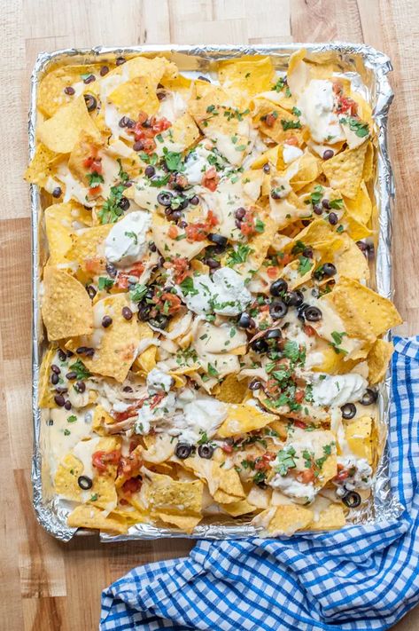 Sheet Pan Queso & Chicken Nachos Recipe | eHow Shredded Chicken Leftovers, Nachos Recipe Chicken, Best Nachos, Queso Chicken, Mexican Food Recipes Appetizers, Chicken Nachos Recipe, Nachos Recipe Easy, Chicken Nachos, Nachos Recipe