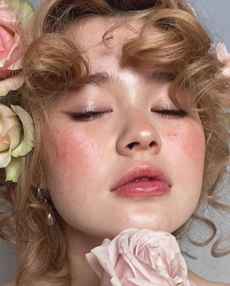 Cottagecore Makeup, Romantic Makeup, Barbie Aesthetic, Web 1, 얼굴 그리기, Ethereal Makeup, Maquillaje Natural, Cut Crease, Prom Makeup