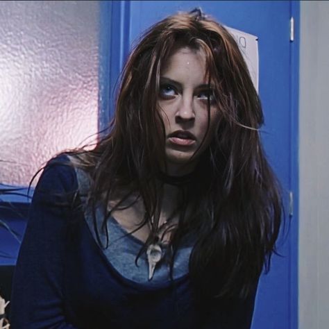 ginger snaps pfp #katharineisabelle Ginger Snaps Werewolf, Horror Movie Female Characters, Ginger Snaps Pfp, Ginger Fitzgerald Icon, Ginger Snaps Hair, Ginger Fitzgerald Aesthetic, Ginger Snaps Movie Aesthetic, Ginger Snaps Outfits, Gingersnaps Movie