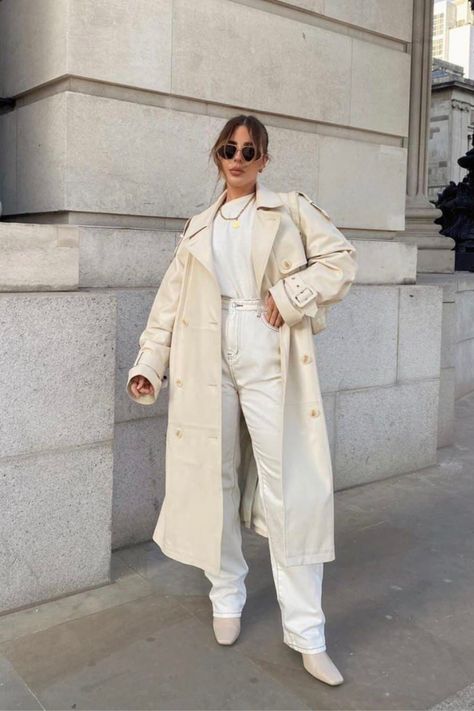 White Trench Coat Outfit, White Coat Outfit, Cream Sweater Outfit, Ellie Beatrice Joslin, Long Coat Outfit, Fall Fashion Colors, Neutral Fall Outfits, White Trench Coat, Cream Outfits