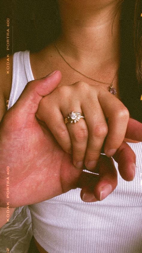 Instagram story engagement ring picture. Engagement Ring Instagram Story, Ring Story Instagram, Engaged Instagram Story, Ring Snapchat Stories, Engagement Snapchat Stories, Engagement Snapchat, Engagement Instagram Story, Engagement Ring Instagram, Engagement Ring Selfie