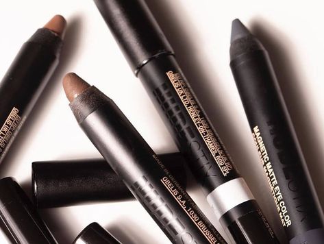 Best Eye Shadow Sticks, Mob Makeup, How To Use Eyeshadow, Milani Eyeshadow, Look 2022, Eyeshadow Pen, Eye Shadow Pencil, Drugstore Eyeshadow, Brown Makeup Looks