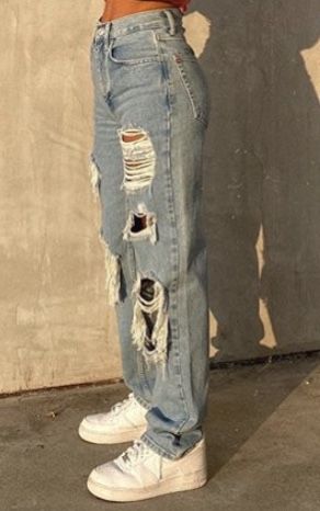 Ripped Cargo Jeans For Streetwear, Baggy Ripped Cotton Cargo Jeans, Trendy High Waist Ripped Cargo Jeans, Torn Jeans Outfit, Ripped Jeans Aesthetic, Extremely Ripped Jeans, Torn Pants, Ripped Full-length Denim Pants, Holey Jeans