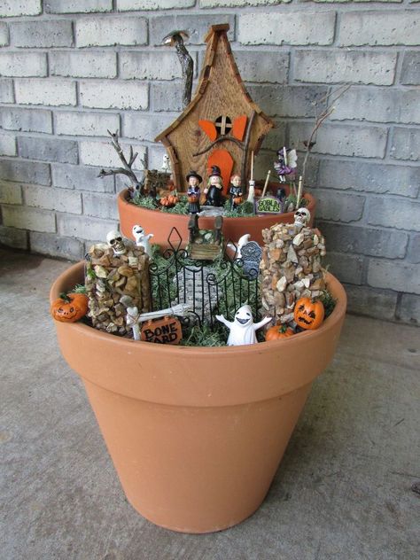 I saw this birdhouse in our local Farm and Home store. I thought it would make a perfect Halloween house to use as a display for my Halloween decorations. [medi… Fairy Garden Design Ideas, Halloween Fairy Garden, Halloween Decor Diy, Mini Display, Halloween Fairy, Fairy Garden Designs, Adornos Halloween, Halloween Miniatures, Halloween Garden