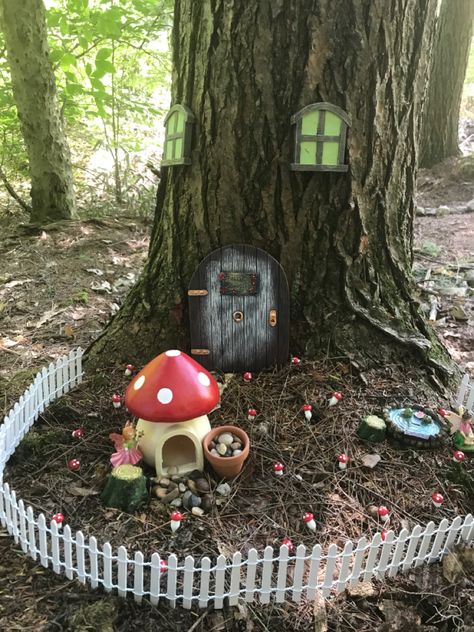 Outdoor Fairy Play Area, Kid Fairy Garden, Secret Garden Play Area, Kids Outdoor Fairy Garden Play Area, Front Yard Fairy Garden, Stump Fairy Garden Ideas, Fairy Themed Garden, Forest Fairy Garden, Diy Outdoor Fairy Garden Ideas