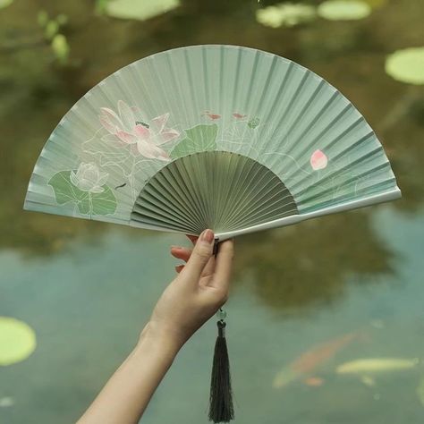 Wedding Hand Fan, Begonia Flower, Hand Fans For Wedding, Chinese Fans, Folding Fans, Chinese Fan, Pretty Jewelry Necklaces, Wedding Hands, Japanese Fan