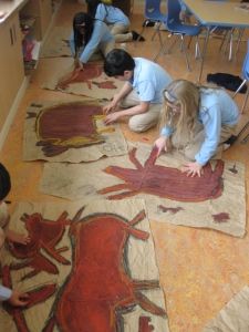 Cave Art...tape these under the tables and have the kids work upside down! Archaeology Aesthetic, Stone Age Art, Cave Painting, Kids Work, Cave Art, Prehistoric Art, Art Lessons For Kids, Ecole Art, Elementary Art Projects