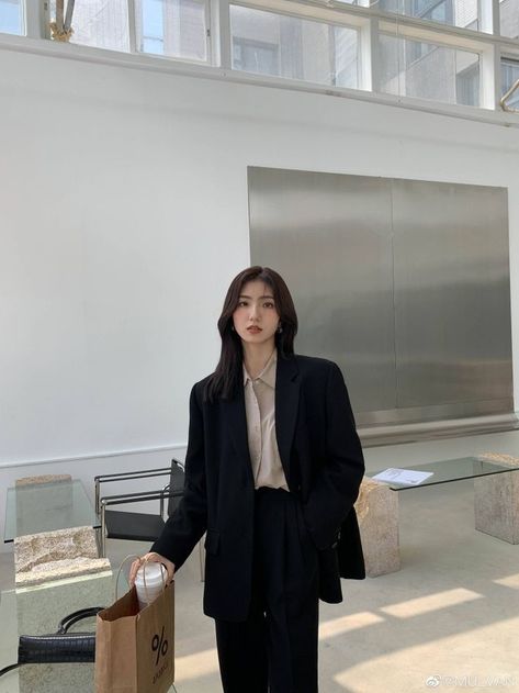 Formal Wear Korean, Smart Casual Women Office, Smart Casual Women Outfits Classy, Smart Casual Women Work, Smart Casual Office, Smart Casual Women Outfits, Smart Casual Women, Blazer Outfits For Women, Korean Outfit Street Styles