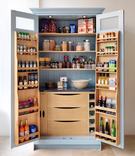 Our Shaker Pantry Larder, with granite cold shelf, wine rack, deep oak storage drawers, removable trays and useful door racks. www.harveyjones.com  #kitchendesign #kitchenstorage Idea Dapur, Pantry Larder, Drinks Cupboard, Kitchen Pantry Design Ideas, Pantry Design Ideas, Kitchen Larder, Kabinet Dapur, Kitchen Pantry Design, Cleaning House