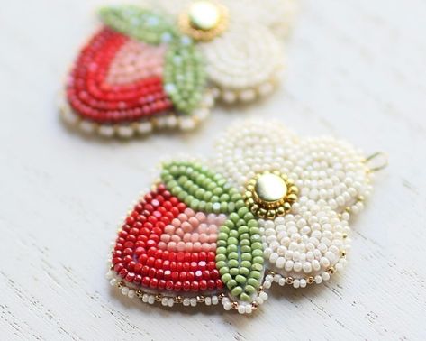 Ojibwe Beadwork Patterns, Strawberry Beading Pattern, Flat Stitch Beaded Earrings, Flat Stitch Beading, Mmiw Beadwork, Native Bead Work, Strawberry Beaded Earrings, Cree Beadwork, Beading Indigenous