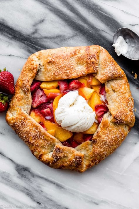 This strawberry peach galette combines fresh summer strawberries and peaches with a super flaky and golden brown all-butter pie crust. Galette Dough, Peach Galette, Butter Homemade, All Butter Pie Crust, Georgia Peaches, Apple Galette, Galette Recipe, Sally's Baking, Grandma's Kitchen