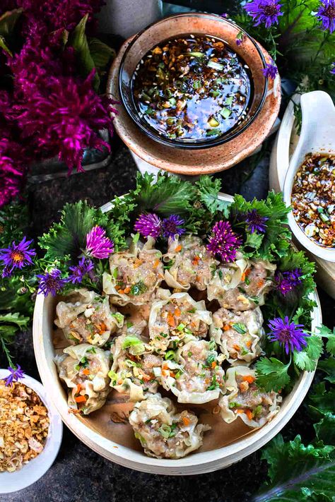 Sausage Dumplings, Thai Dumplings, Thai Recipes Authentic, Pork And Shrimp, Thai Pork, Pork Mushroom, Thai Street Food Recipes, Street Food Design, Pork Dumplings