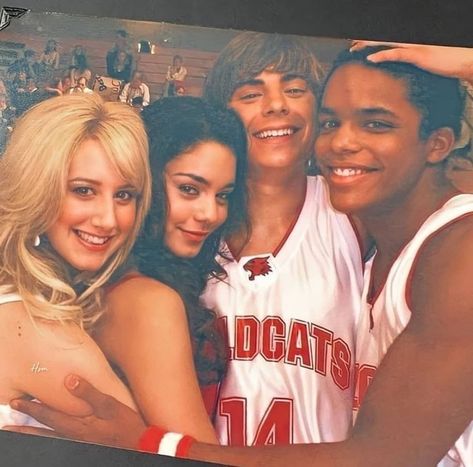 Disney Channel Aesthetic, Gabriela Montez, Sharpay Evans, High School Musical Cast, Wildcats High School Musical, High School Music, High School Musical 3, Troy Bolton, Old Disney Channel