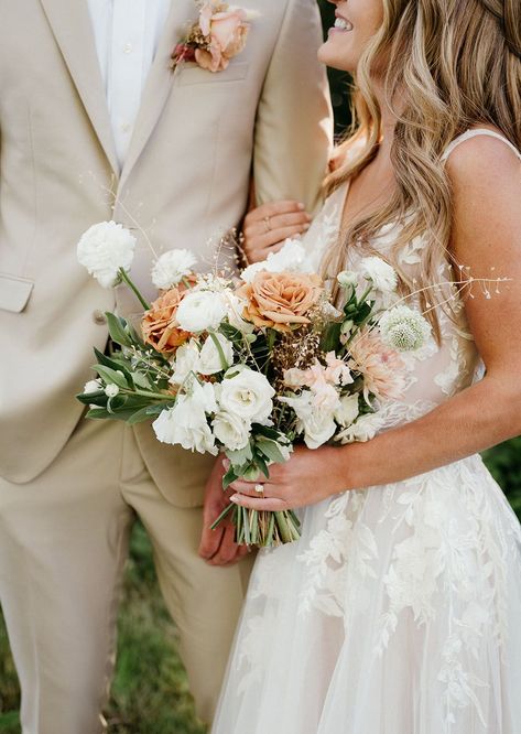 With a boho A-frame backdrop and textural peach blooms, this NY wedding was a sensory delight. Not only were the soft, yet warm color tones a beauty to behold, the design moments were filled with fun surprises like a sumptuous dessert display, wood-slatted champagne wall and abstract shaped paperie. We cannot get enough! Bridesmaid Flower Ring Bouquet, Champagne And Salmon Wedding, Sage Green And Apricot Wedding, Olive And Peach Wedding, Apricot Wedding Theme, Peach And Sage Wedding, Peach And Green Wedding, Creme Wedding, Oregon Gardens