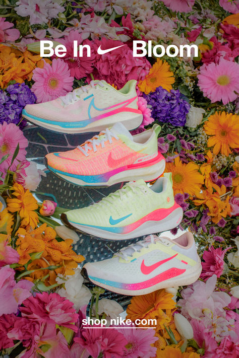 Add color to your run with the new Nike Bloom Run Collection. Shop now on Nike.com. Cute Running Shoes, Preppy Shoes, Cute Nike Shoes, Va Va Voom, Cute Nikes, Barefoot Shoes, Swag Shoes, Nike Shoes Women, Dream Shoes