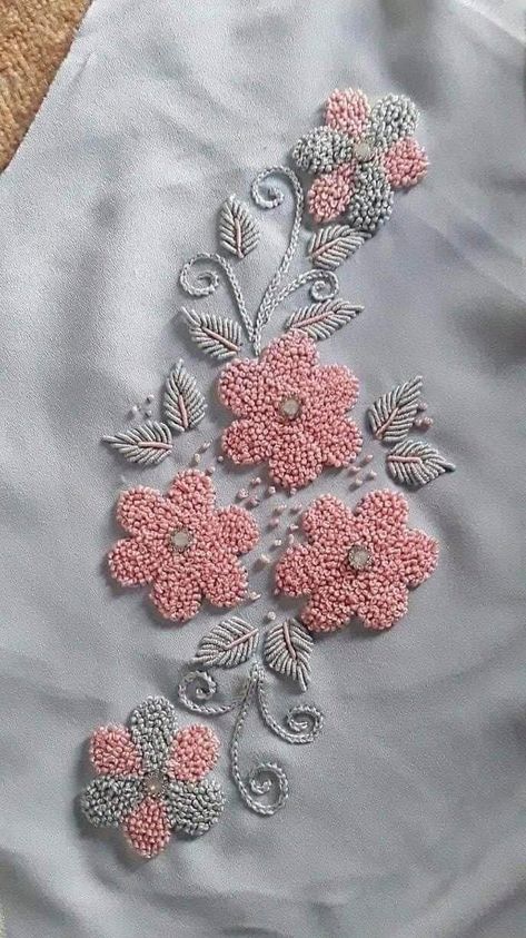 Brazilian Embroidery Stitches, Hand Embroidery Patterns Flowers, Hand Embroidery Videos, Handmade Embroidery Designs, Bead Embroidery Patterns, Embroidery Stitches Tutorial, Hand Work Embroidery, Embroidery Neck Designs, Hand Embroidery Flowers