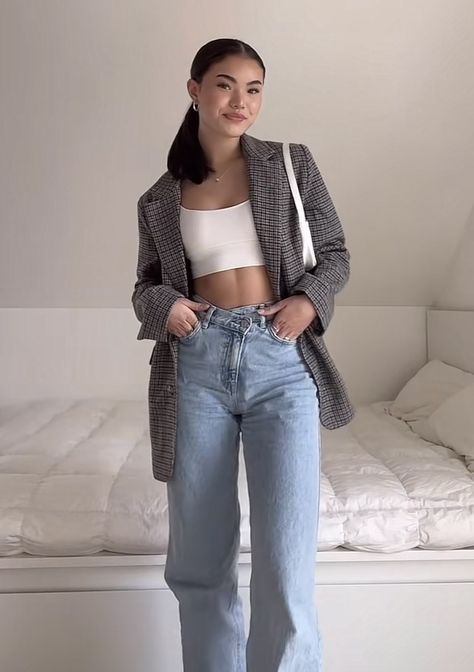 Blazer Outfit Summer, Korean Spring Outfits, Soft Feminine Outfits, Trendy Outfit Inspo, Spring Jeans, Casual College Outfits, Korean Casual Outfits, Tank Top Outfits, Blazer Outfit