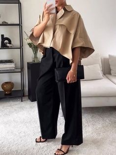 Elegant Oversized Blouse For Business Casual, Elegant Oversized Business Casual Blouse, Versatile Oversized Blouse For Work, Oversized Elegant Top For Business Casual, Elegant Oversized Tops For Business Casual, Chic Oversized Blouse For Office, Chic Oversized Blouse For Business Casual, Oversized Blouse For Work, Chic Oversized Top With Lapel Collar