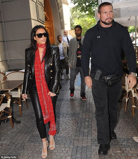 When Kanye's away... Kim Kardashian West is accompanied by a burly security guard as she mooches around shops in Prague Bodyguard Security Outfit, Bodyguard Security, Security Outfit, Kanye West Show, His Wedding Band, Kardashian Dresses, Lorraine Schwartz, Fashion Idol, Kim Kardashian Style