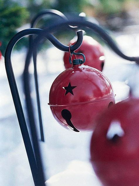 diy Holiday Lawn Decorations | Outdoor Christmas Decorations 2 | DIY & Crafts Christmas Jingles, Christmas Yard, Outdoor Holiday Decor, Jingle Bell, Noel Christmas, Decoration Christmas, Christmas Love, Country Christmas, Christmas Deco