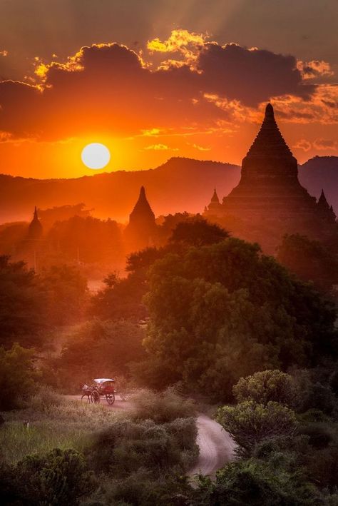 Bagan blog — The fullest Bagan travel guide blog for a budget trip to Bagan, Myanmar - Page 2 of 2 - Living + Nomads – Travel tips, Guides, News & Information! Bagan, Tattoo Elements, Watercolor Reference, Bagan Myanmar, Myanmar Art, Myanmar Travel, Photo Nature, Color Art, East Asia