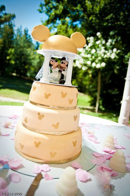 Bridal Shower Cakes Rustic, Disney Wedding Cake, Mickey Cakes, Disney Bridal Showers, Disney Wedding Theme, Minnie Cake, Mickey Mouse Cake, Bridal Shower Cakes, Disney Cakes