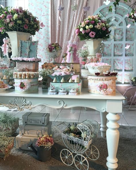 Cottage Style Wedding, Shabby Chic Birthday Party Ideas, Vintage Dessert Tables, Diy Christmas Yard Decorations, Fairytale Baby Shower, Shabby Chic Tea Party, Chic Birthday Party, Vintage Tea Parties, Shabby Chic Birthday