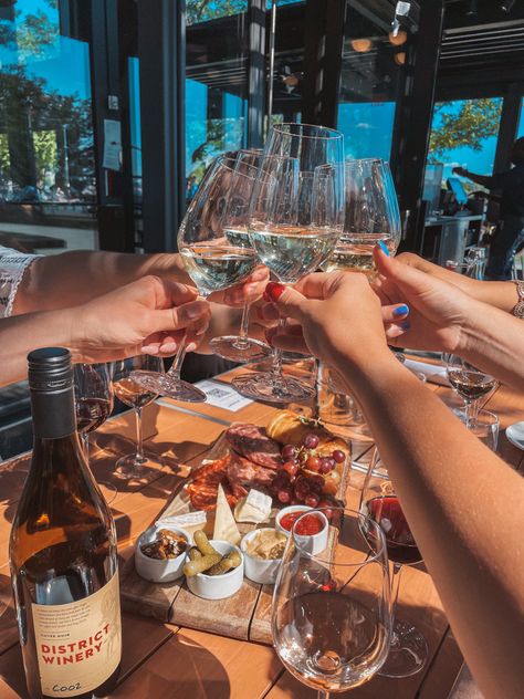 Aesthetic photo of girls holding wine glasses for happy hour with pretty nails Outdoor Aethstetic, Wine Tasting Friends, California Wine Country Aesthetic, Wine And Dine Outfits, Bachelorette Party Winery Outfit, Birthday At Winery, Wine Tour Pictures, Fall Winery Aesthetic, Wine Tasting Party Aesthetic