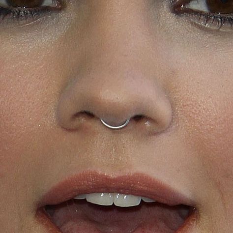 Maia Mitchell Septum Piercing | Steal Her Style Diy Piercing, Bijoux Piercing Septum, Piercings Bonitos, Faux Septum Ring, Septum Piercing Jewelry, Faux Septum, Septum Hoop, Septum Piercings, Piercing Septum