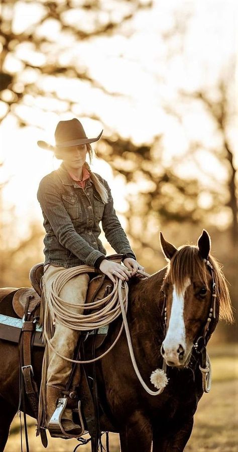 Horse Portrait Photography, Horse Senior Pictures, Cowgirl Photoshoot, Horse Adventure, Cowboy Life, Cowgirl Pictures, Horse Photographer, Western Photography, Palomino Horse