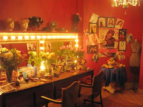 Backstage Broadway dressing room for Sharpay's (Ashley Tisdale) evil nemesis Amber Lee Adams (Cameron Goodman) stage set. Theatrical Aesthetic, Broadway Dressing Room, Stephanie Garber, Ashley Tisdale, Changing Room, Boutique Interior, Stage Set, Vintage Circus, Makeup Room